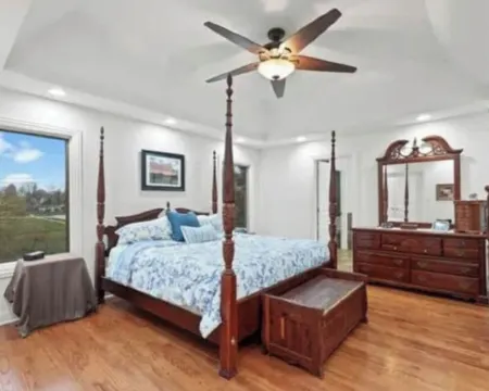 Spacious 5-bedroom Chicago suburban vacation home! Hotels in Roselle