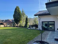 Near junction 6 M25, Gatwick Airport M23, London zone 6, next to Caterham School Hotel a Tandridge District