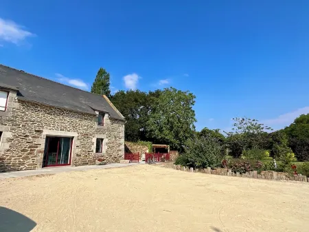 Family house with private jacuzzi, Near Saint Jacut beach, Lancieux, Dinard