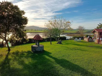 Cottage at the foot of the estuary near the private beach (suitable for pets Hotels near Casa de las Mareas