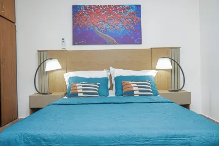 Elegant 2-bedroom apartment in Yaoundé with AC, WiFi, parking, security guards