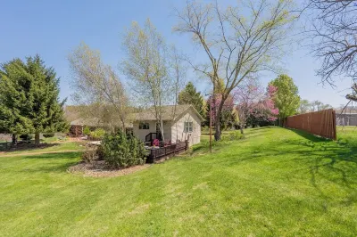 Find your Happy Place at our Country Cottage!! Hotels near Motor Mile Kia