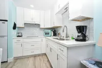 Charming Mermaid Condo  228 in Peaceful Cedar Key Hotel a Cedar Key