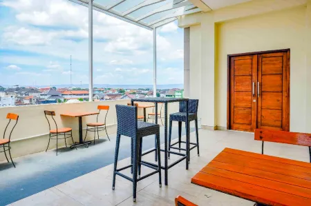 Sans Hotel Nagari Malioboro Отели в г. Ngampilan