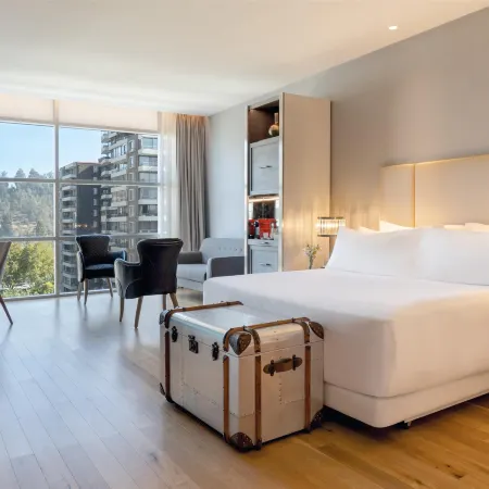 NH Collection Santiago Casacostanera Отели рядом с достопримечательностью «Лас-Кондес»