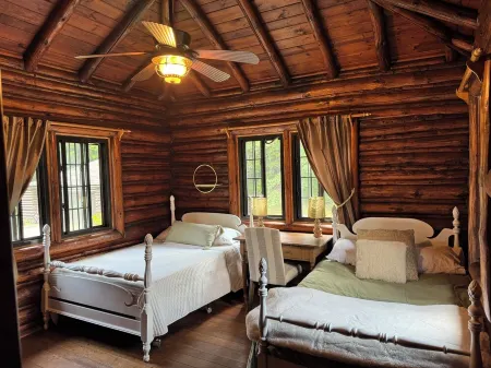 Peaceful 5-Bedroom Lodge in the Adirondack Mountains