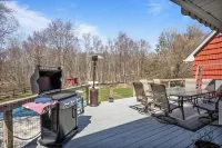 Spacious Home w/Pool/Hot Tub, Mins to Parks/Skiing Các khách sạn ở Monroe