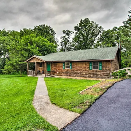Pet-Friendly VA Home ~ 30 Mi to Shenandoah NP