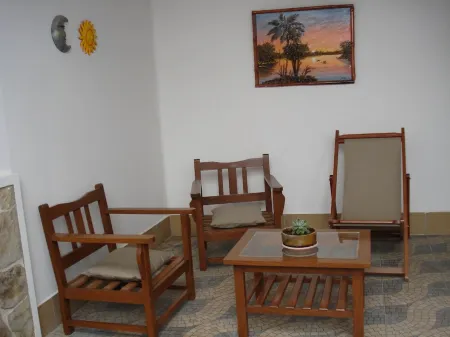 1 Departamento independiente con un dormitorio y 3 habitaciones independientes. Отели рядом с достопримечательностью «Церковь святого Филиппа Нери»