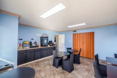 Super 8 by Wyndham Barstow