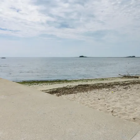 Cozy Westbrook Vacation Rental - Walk to Beach!