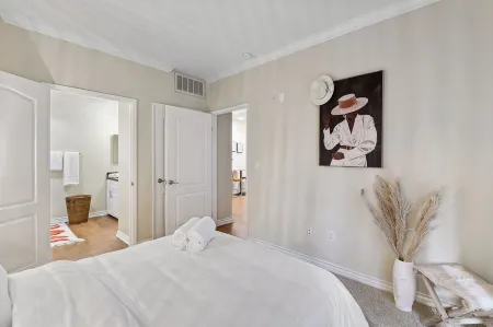 Best getaway in Santa Monica w/Gym, Pool, Free Parking