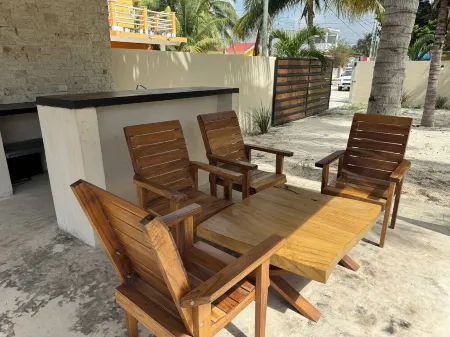 Cottage with large pool ideal for sharing with the family, 2 minutes from the beach.