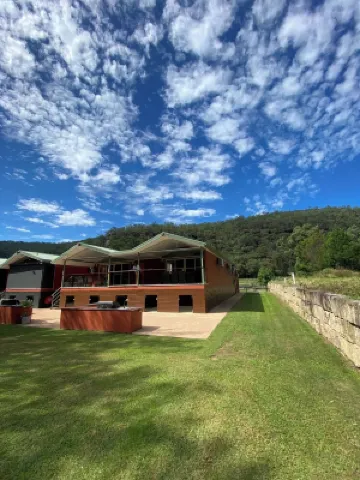 Waterfront Double-Cabin Family Retreat