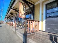 Luxury Lakeview Condo - Walk to Shops & Dining レーンジリーのホテル