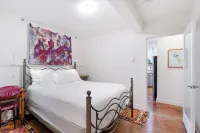 2 blocks to cafes &shops in SE Portland's Sellwood neighborhood