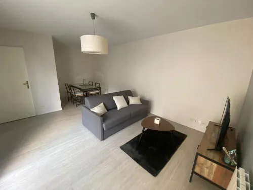 Cosy apartment near Paris Hotels in Bondy