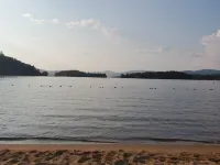 Cozy 1-bdrm Glamping Trailer set in the woods of tranquil Alexandria - AC, WiFi Hotel a Alexandria