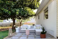 3Bed/2Bath home with new interior design, & backyard Oasis. Minutes to the lake! Hotels in Cornelius