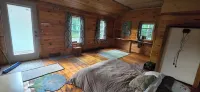 緬因州中海岸，距海邊5分鐘的迷人離網木屋