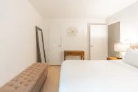 Charming 1BR Condo King Bed Close to Convention Center Hotels in First Hill