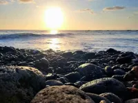 Mini apartment with charming window overlooking the sea quiet and relaxing.