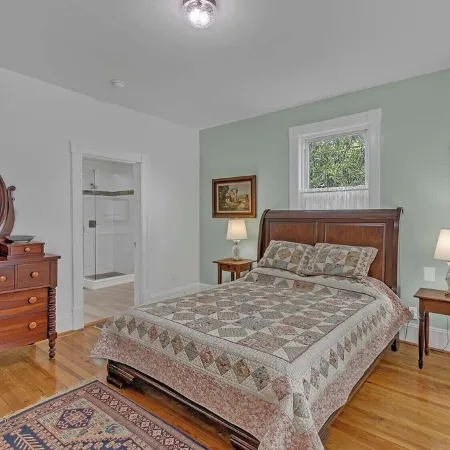 East River Views - Renovated 1905 House- 3 Bedrooms, 3.5 Baths