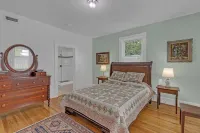 East River Views - Renovated 1905 House- 3 Bedrooms, 3.5 Baths