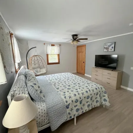 3-bedroom house in pleasant Ellsworth with AC, WiFi. Enjoy a cozy stay