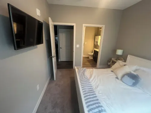 Cozy 1-bedroom apartment, 1/2 mile to ND Stadium on Eddy St.