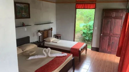 Colibrí Tayutic Cabins Отели в г. Турриальба