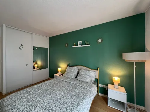 Small 2P cocoon with swimming pool and private parking!