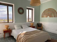 Aile de Château Avec Piscine au Milieu des Vignes, à 10 mn des Plages فنادق في Cabestany