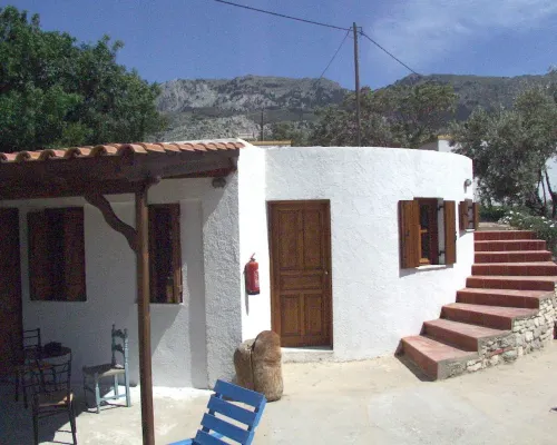 Small guest house in quiet private grounds.