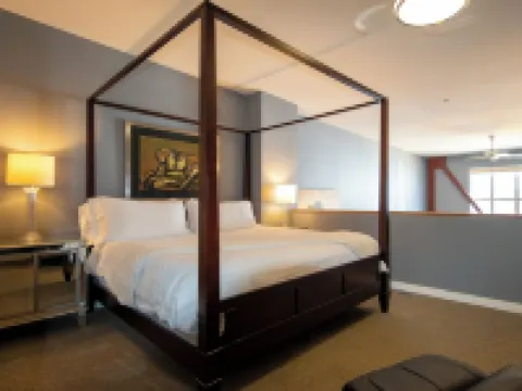 Charming 2-bedroom Loft on Santana Row with WiFi, AC