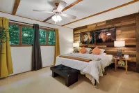 Hideout 4Br Retreat•Big Deck,Game Rm, Firepit,Fireplace•6Bikes•Kayaks•Golf•Pools