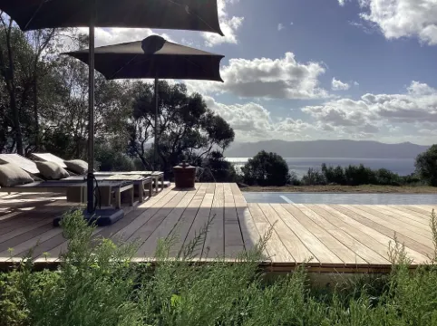 Contemporary villa sea view heated pool Hôtels à : Serra-di-Ferro