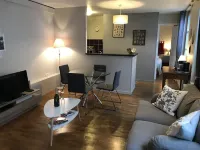 LES LOGETTES APARTMENT, 10 SECONDS FROM THE PORT IN A QUIET LOCATION