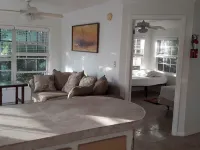 PARADISE CREEK COTTAGES ON THE BEACH. Hotels in Andros Town
