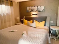 Apartment Bellevue in a chalet on Lake Sader Hotels in Buckow