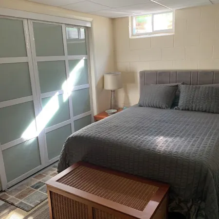 Fun & Funky! Stay in a functioning fine art archive--Blocks from the IU campus.