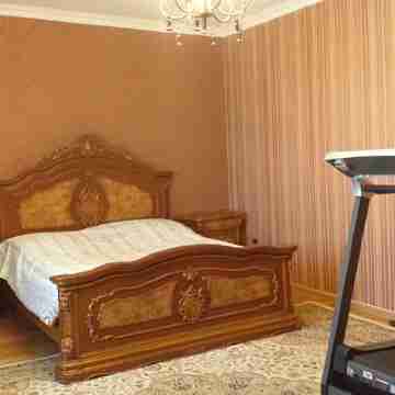 House next to a rare pink lake! Rooms