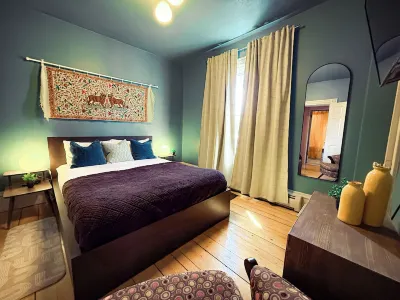 The Phoenix Lounge: Chic Heritage Flat in Halifax’s Heart Hotels in North End