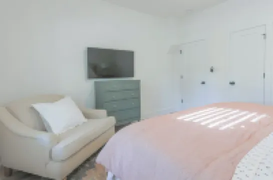 Charming Restored Craftsman-Walk to Dining-Shops- in Rose District