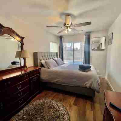 Spacious 5-bedroom house in Northwest Las Vegas with pool and jacuzzi Rooms