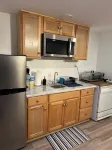 Riverside Retreat, a charming studio near Oakmont and Pittsburgh with WiFi, AC