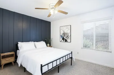 Modern, Updated House In Santee with Wifi, AC, and Yard Lowe's 주변 호텔