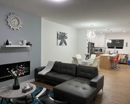 Elegant 3BD Home in Beaumont, Double Garage 2.5WC.WiFi, Near Airport, Workspace. Hotels in Leduc County