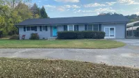 Charming 4-Bedroom Retreat Near UNC