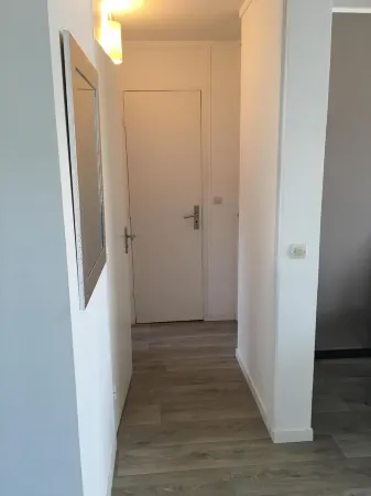 T3 ROUEN docks side with free parking - 4 BEDS Отели рядом со станцией Вокзал Роуэн-Рив Дройт